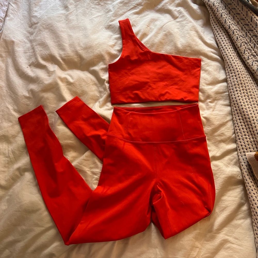 Girlfriend Collective Set